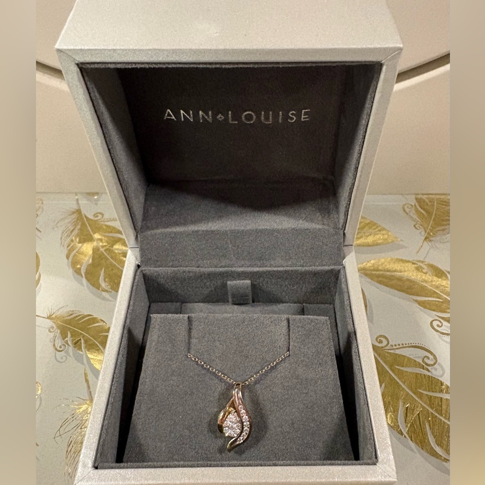 Diamond cluster Gold Pendant Necklace